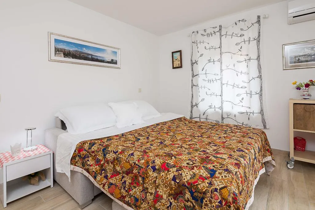 Phoenix Studio Apartment Split