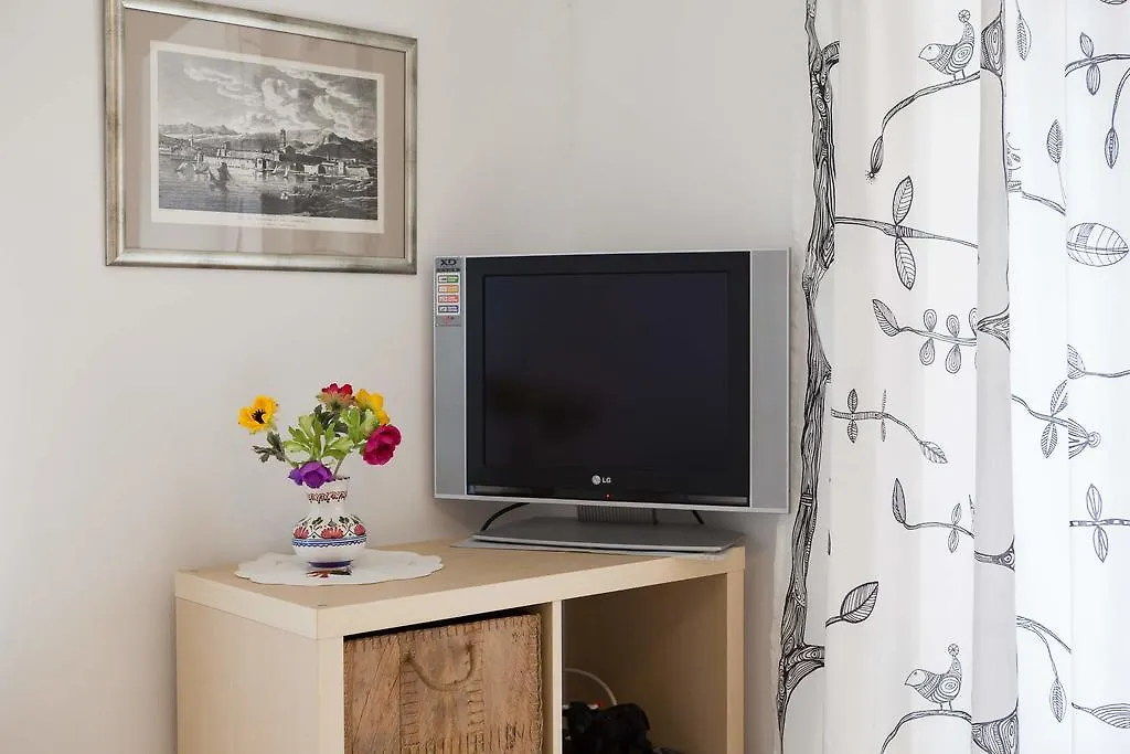 Phoenix Studio Apartment Split