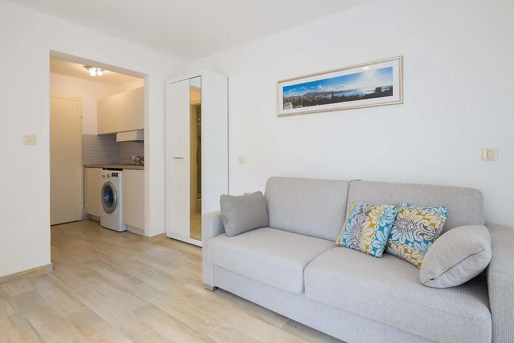 Phoenix Studio Apartment Split